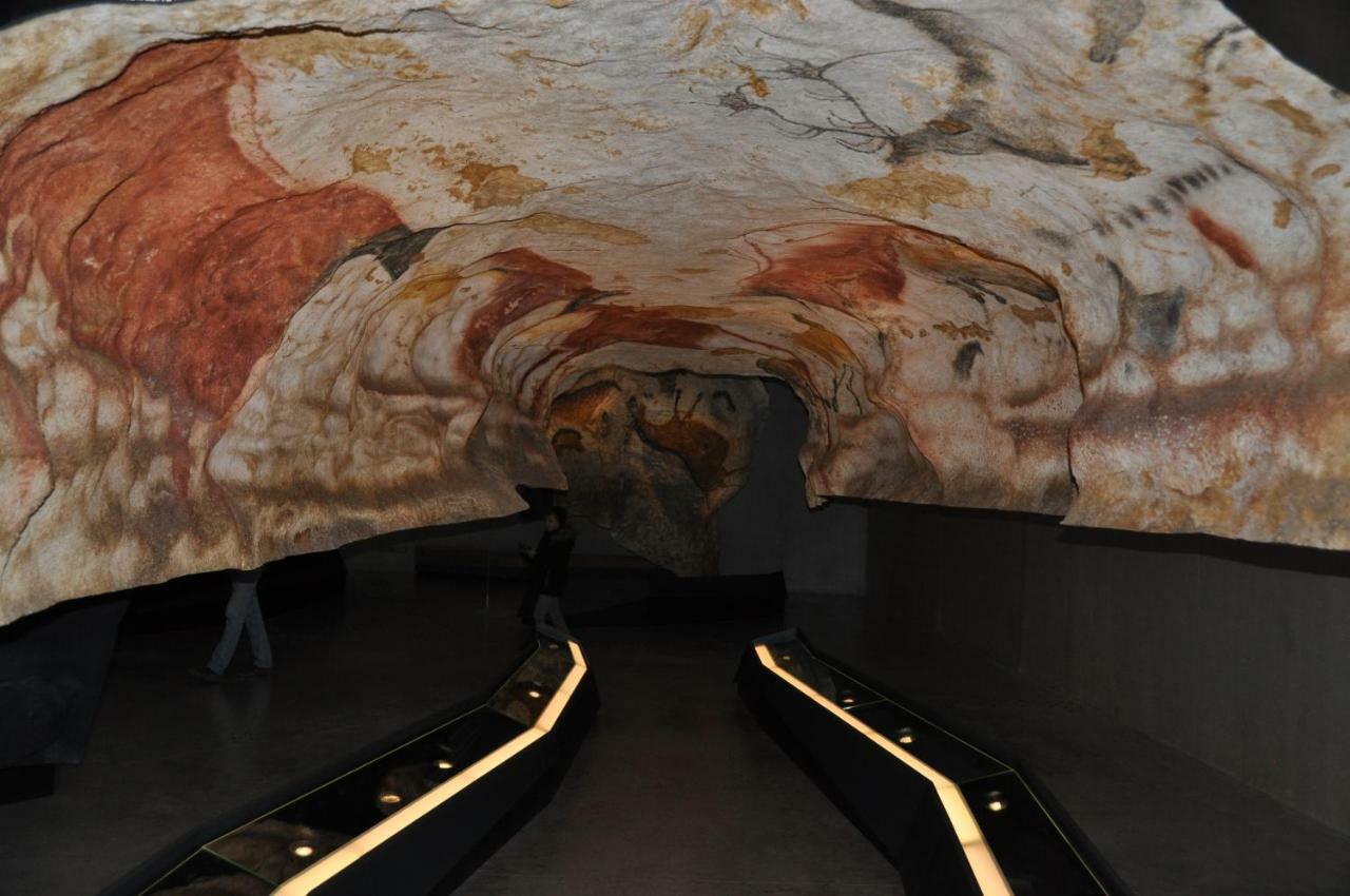 Les Toits De Lascaux Монтиньяк Экстерьер фото